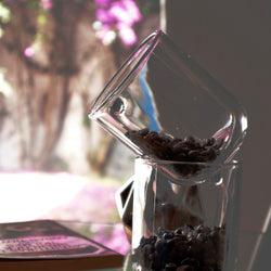 Taza de café con café en grano